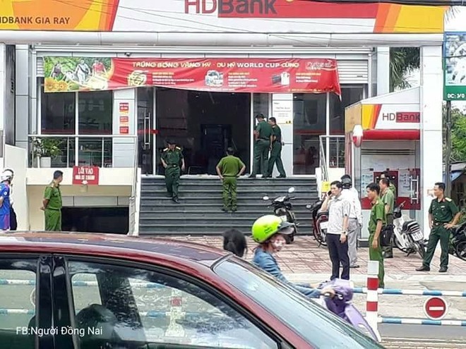 Dùng vật nghi lựu đạn cướp ngân hàng ở Đồng Nai ảnh 2