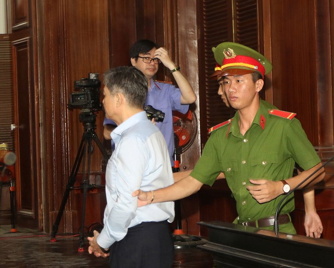Những hình ảnh trong ngày đầu xét xử cựu Phó chủ tịch UBND TP.HCM Nguyễn Hữu Tín ảnh 5