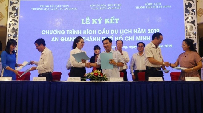 Mùa nước nổi vòng quanh thủ phủ tràm của Việt Nam ảnh 2