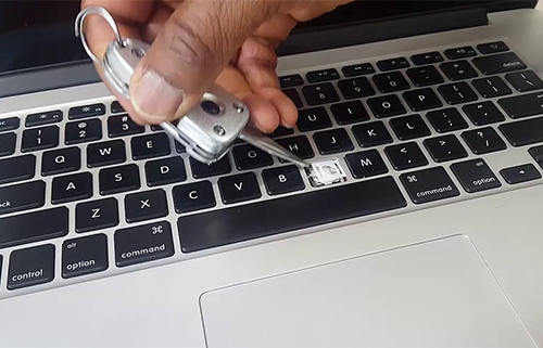 Apple đối mặt với sáu vụ kiện trong hai tháng ảnh 1