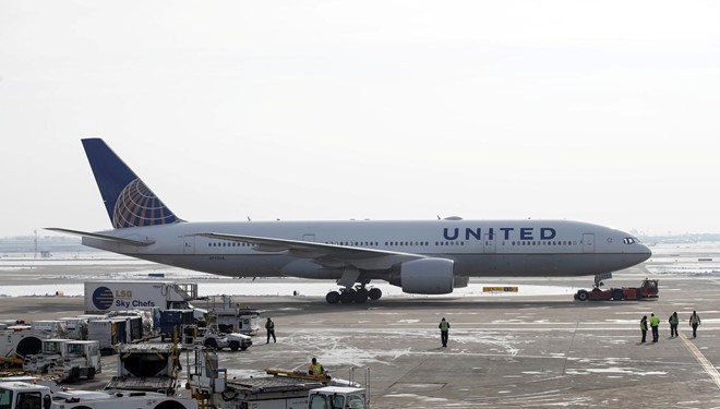 Hãng hàng không United Airlines vừa vướng sự cố phi công say xỉn Reuters.