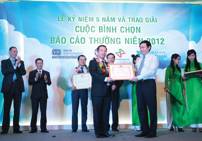 Tại Lễ kỷ niệm 5 năm Cuộc bình chọn năm 2012, ông Vương Đình Huệ trên cương vị Bộ trưởng Bộ Tài chính, đã đến chúc mừng các DN đạt giải, đồng thời trao kỷ niệm chương cho các thành viên Ban Tổ chức
