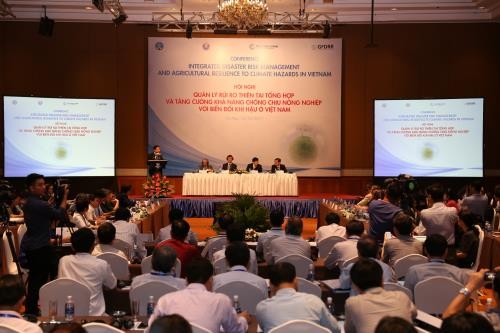 Phó thủ tướng Trịnh Đình Dũng cho biết, trung bình mỗi năm thiên tai làm chết và mất tích trên 300 người, thiệt hại về kinh tế từ 1-1,5% GDP (tương đương gần 1,3 tỷ USD).