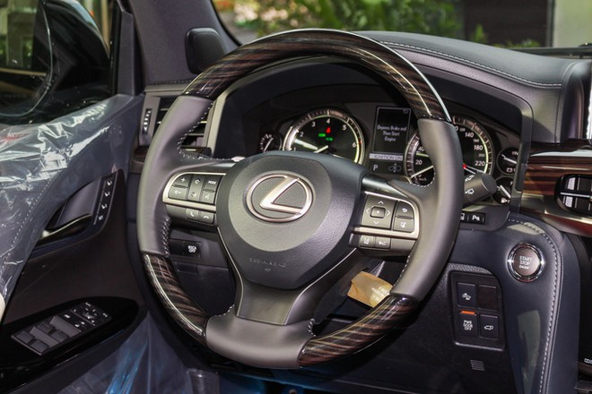 Lexus LX570 Super Sport giá gần 10 tỷ tại Việt Nam ảnh 7