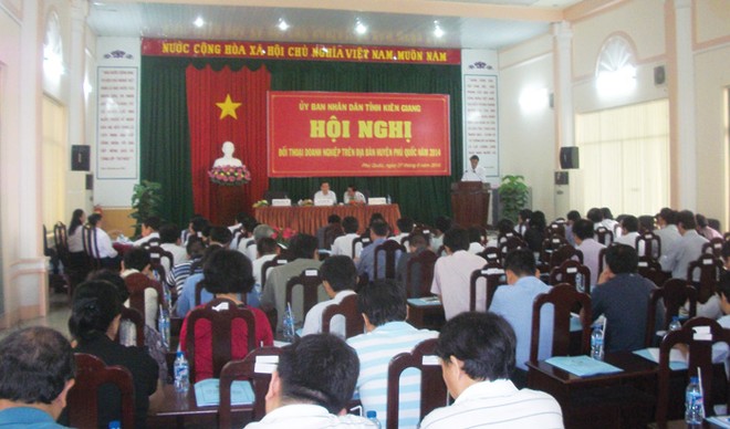 Quang cảnh Hội nghị Đối thoại doanh nghiệp trên địa bàn huyện đảo Phú Quốc năm 2014