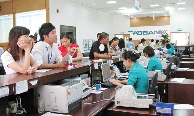 ABBANK (ABB): Cùng khách hàng bước qua mùa khó