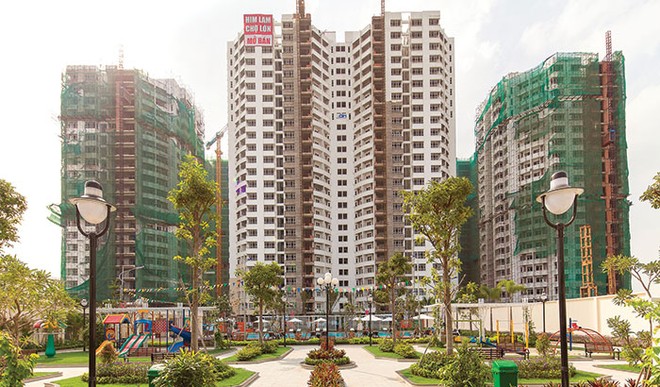 Him Lam Chợ Lớn - lựa chọn an cư và đầu tư lý tưởng tại trung tâm Chợ Lớn. Hình thực tế tháng 1/2015, người mua đã được sử dụng hồ bơi, công viên