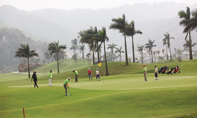 Nhiều doanh nhân tìm đến sân golf để giải tỏa áp lực công việc