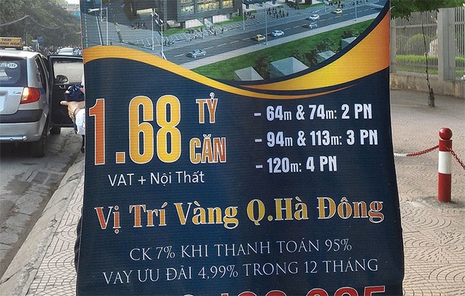 Dự án Goldsilk Complex tại quận Hà Đông chưa chính thức khởi công, đã bị đơn vị phân phối treo phướn rao bán tại nhiều tuyến phố Hà Nội.