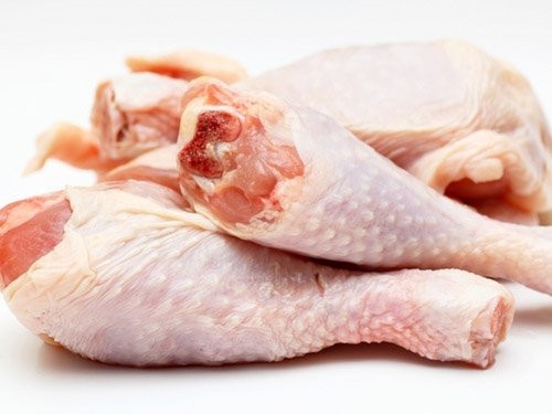 Giá gà đùi nhập khẩu bình quân trong 6 tháng qua chỉ 0,94 USD/kg tương đương 20.300 đồng/kg