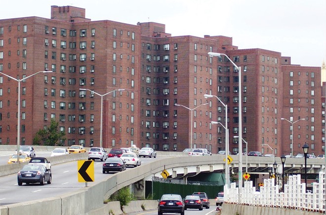 Stuyvesant Town-Peter Cooper Village nằm ở vị trí đắc địa của Manhattan và rất nổi bật với màu gạch đỏ