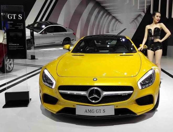 Siêu xe AMG GT S có trị giá 8,25 tỉ đồng đã giành giải thưởng “Xe tuyệt vời nhất dành cho người lái 2015” của tạp chí uy tín Motor Trend