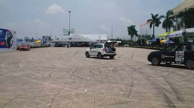 Subaru Russ Swift Stunt Show 2016, sự kiện trình diễn ôtô mạo hiểm lần đầu tiên tổ chức tại sân vận động Mỹ Đình