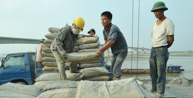 6 tháng đầu năm, VICEM tiêu thụ 9 triệu tấn xi măng và 2 triệu tấn clinker. Ảnh: Lê Toàn