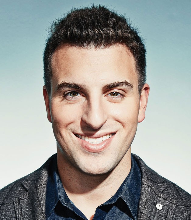 Brian Chesky, CEO của Airbnb, startup lớn thứ 2 thế giới