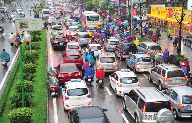 Đường Lê Văn Lương luôn đối mặt với tắc đường, nhất là trong giờ cao điểm.  Ảnh: Dũng Minh