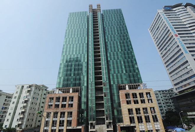 Tòa nhà văn phòng Apex Tower đang trong giai đoạn hoàn thiện, nhưng không hẹn ngày hoạt động. Ảnh: Dũng Minh