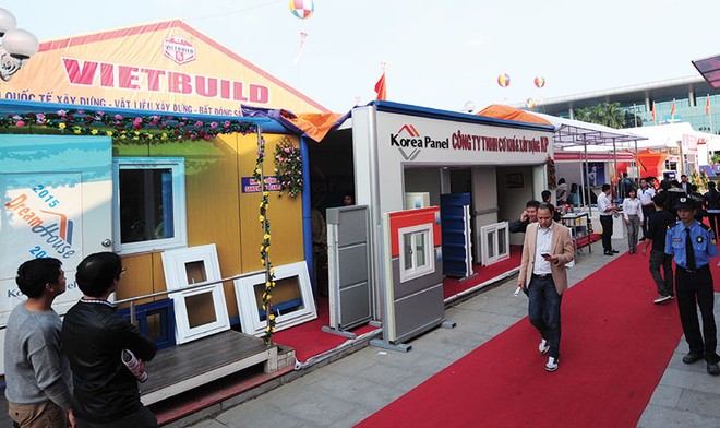 Các kỳ Vietbuild thường quy tụ nhiều tên tuổi lớn trong lĩnh vực bất động sản, xây dựng, vật liệu xây dựng. Ảnh: Dũng Minh