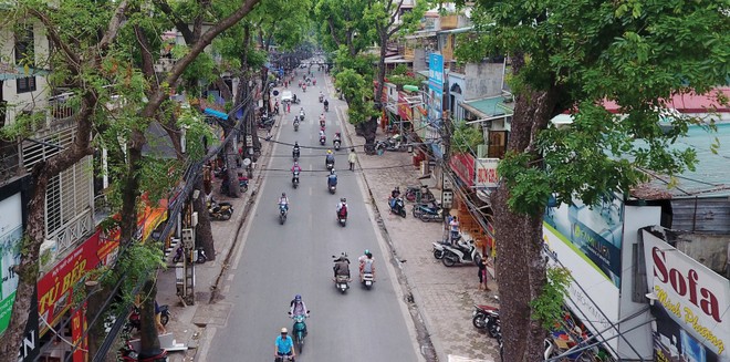 Theo quy đường vành đai 1, các hộ dân bên dãy lẻ đường La Thành cơ bản sẽ phải di dời. Ảnh: Hoàng Cầu