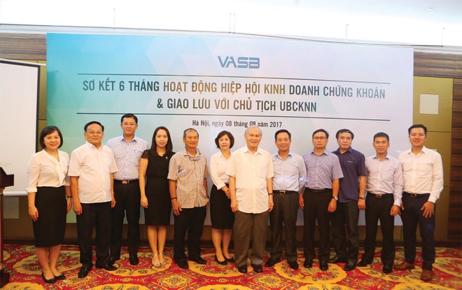 Một trong những nội dung được đề cập tại cuộc gặp của VASB với Chủ tịch UBCK ngày 8/8/2017 là câu chuyện cần sự hợp sức của các công ty chứng khoán lớn xây TTCK phái sinh