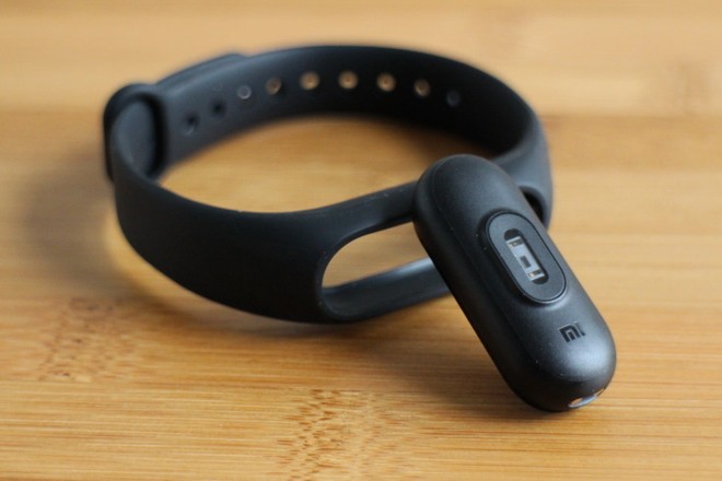 Vòng đeo tay Xiaomi Mi Band 2: màn hình OLED, đo nhịp tim