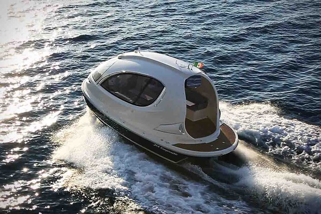 Jet Capsule, siêu xe trên mặt biển