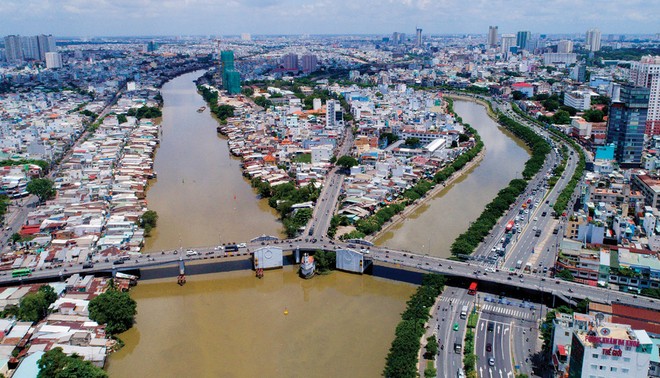 Việc triển khai đề án thành phố thông minh và đẩy mạnh đầu tư hạ tầng của TP.HCM sẽ tạo cú huých cho thị trường bất động sản. Ảnh: Lê Toàn