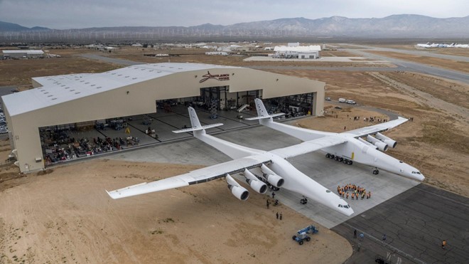 Chiếc máy bay thân đôi được Stratolaunch Systems phát triển trong nhiều năm để đưa các vệ tinh vào quỹ đạo tầm thấp của Trái Đất, thay thế cho tên lửa. Ảnh: Stratolaunch Systems Corp.