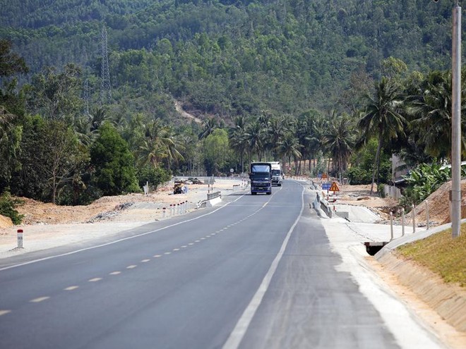 Các doanh nghiệp tham gia đầu tư dự án PPP luôn muốn có cơ chế bảo lãnh chính phủ. Trong ảnh: Đường dẫn vào hầm Cù Mông. Ảnh: Đức Thanh.