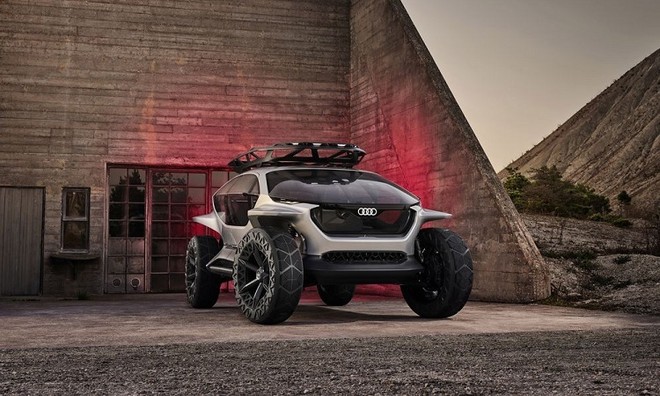 Audi AI: Trail, xe điện off-road của Audi sử dụng drone làm đèn pha