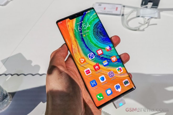 Do lệnh cấm vận, Huawei Mate 30 Pro chỉ được cài đặt nền tảng hệ điều hành Android mã nguồn mở (AOSP), không tích hợp bất cứ dịch vụ nào của Google. Ảnh: GSMArena.