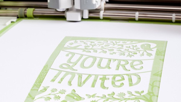 Cricut Explore: Chiếc máy in có thể tự cắt giấy và viết chữ trang trí theo ý thích