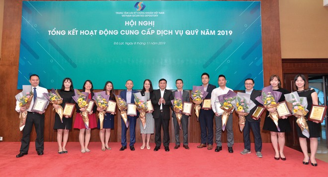 Một số công ty quản lý quỹ được vinh danh tại Hội nghị tổng kết VSD tháng 11/2019