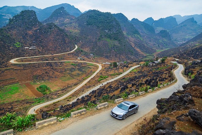 Bất ngờ khi roadtrip cùng sedan