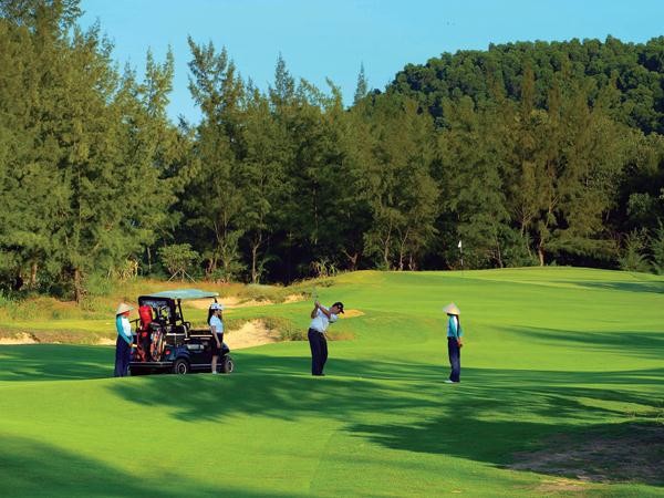 Kinh doanh sân golf thoát “vòng kim cô” quy hoạch