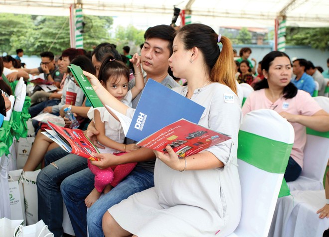 Nhiều chủ đầu tư tung ra các chính sách hỗ trợ lớn cho khách hàng để kích hoạt lại thị trường. Ảnh: Lê Toàn