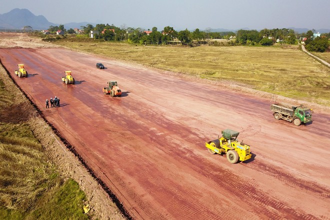 Thi công những hạng mục đầu tiên của Dự án BOT cao tốc Móng Cái - Vân Đồn.