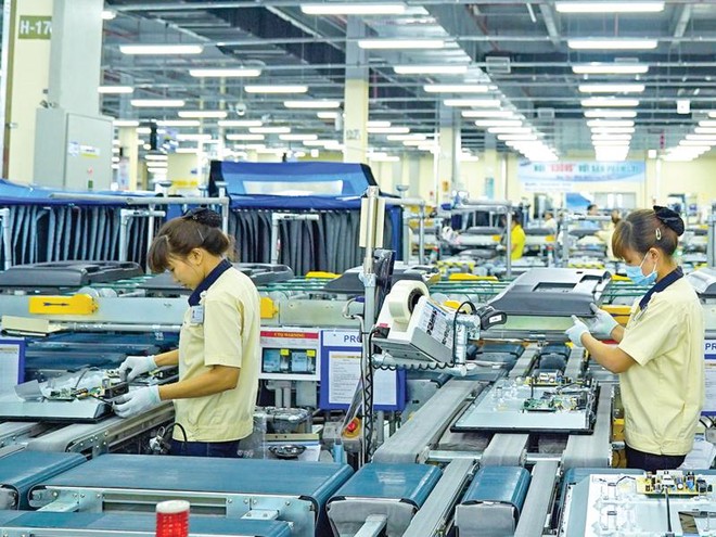 Trong giai đoạn mới, thu hút FDI cần phải chuyển sang trạng thái chủ động “đi săn” những nhà đầu tư lớn đáp ứng yêu cầu, phù hợp với hạ tầng và mang lại lợi ích lớn nhất. Trong ảnh: Nhà máy của Samsung tại Thái Nguyên. Ảnh: Đ.T