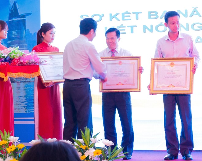 Sacombank nhận bằng khen của Thủ tưởng Chính phủ