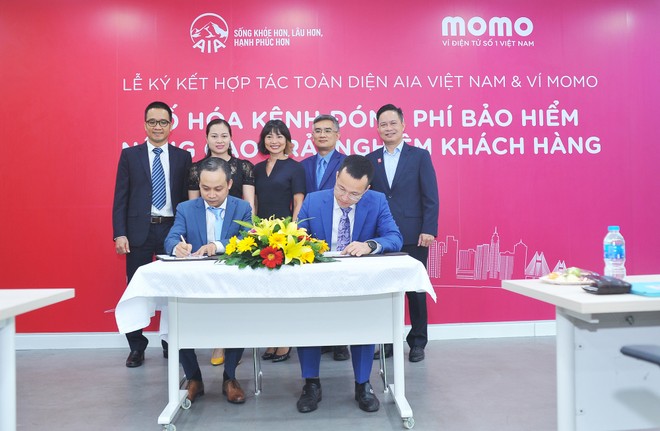 Ví MoMo bắt tay AIA hợp tác mở kênh đóng phí bảo hiểm