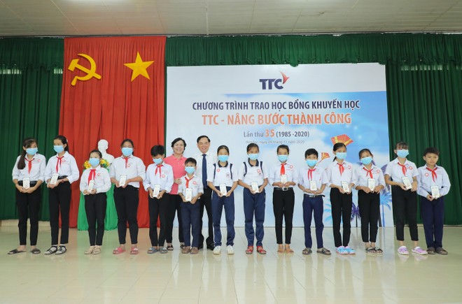 35 năm trao học bổng khuyến học "TTC - Nâng bước Thành Công"