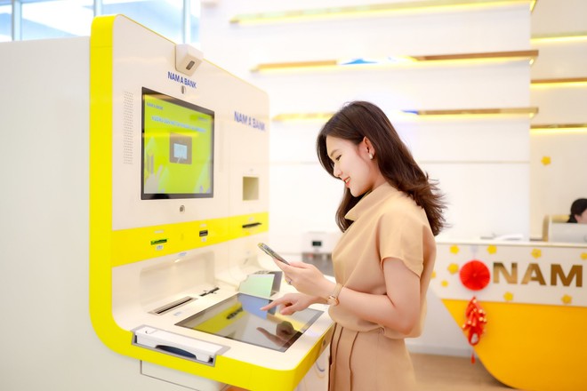 Khách hàng giao dịch tại ONEBANK