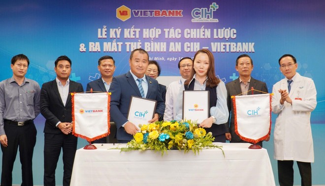 Vietbank ký hợp tác chiến lược với CIH và ra mắt thẻ Bình An CIH - Vietbank 