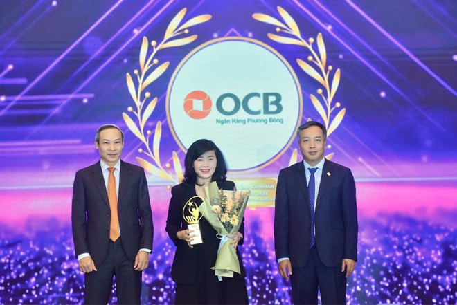 Đại diện Ngân hàng số Liobank (nền tảng ngân hàng số được phát triển bởi OCB) nhận giải thưởng “Giải pháp tài chính cá nhân sáng tạo”