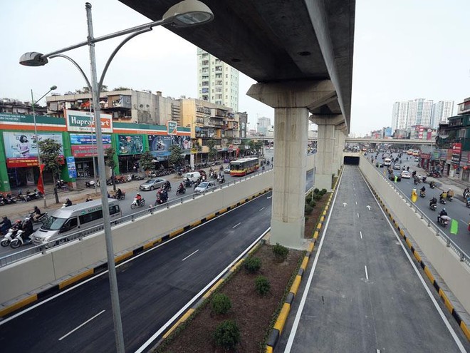 Tuyến đường sắt đô thị Cát Linh - Hà Đông dự kiến vận hành thương mại vào cuối năm 2016. Ảnh: Đức Thanh