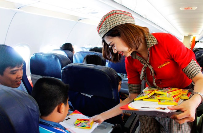 Nhân ngày 1/6, Vietjet tặng hành khách nhí triệu nụ cười