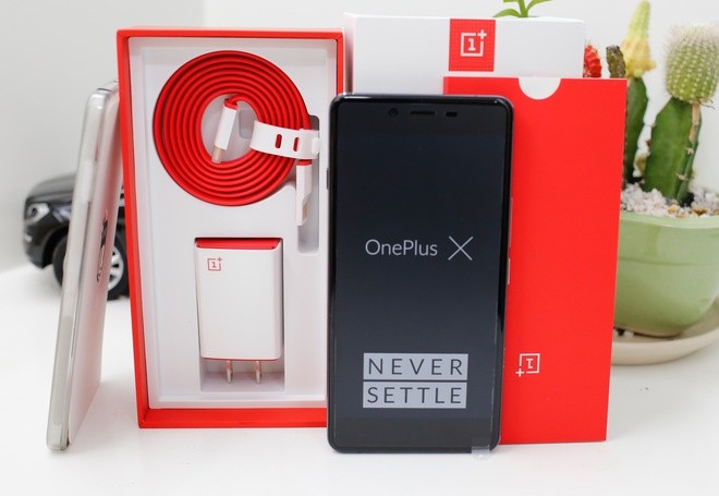 Dù có mặt ở Việt Nam theo đường xách tay từ lâu, smartphone tầm trung của OnePlus giờ mới được phân phối chính hãng tại Việt Nam với giá 4,99 triệu đồng. OnePlus là thương hiệu Trung Quốc mới nổi, gây chú ý ở thị trường smartphone quốc tế trong vòng 2 năm