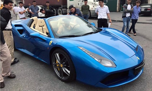 "Siêu ngựa" 488 Spider xuất hiện tại Hà Nội.