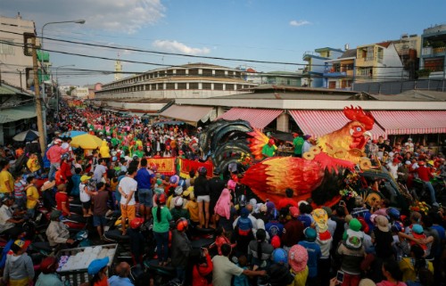 Nhiều lễ hội kéo dài sau Tết là một trong những nguyên nhân khiến người lao động chậm quay lại với công việc. Ảnh: Thành Nguyễn