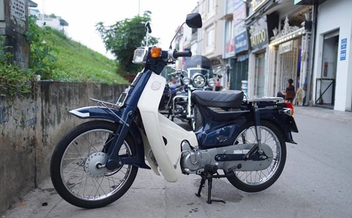 Honda Super Cub 70 Custom đời 1998 tại Hà Nội. Ảnh: Thanh Phúc